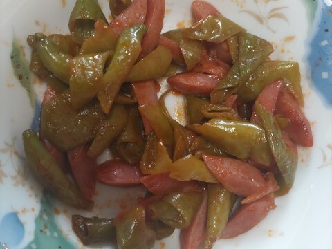 万願寺とうがらしとウインナーのケチャップ炒め